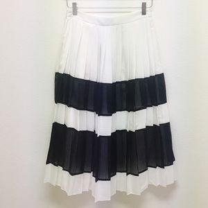 Banana Republic- sz 0 - pleated gingham midi skirt